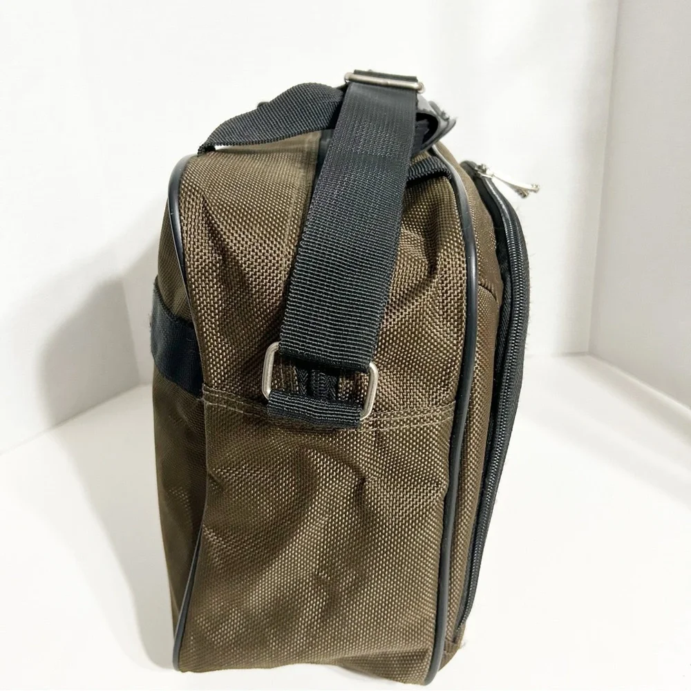 Dockers Double Compartment Carryon Travel Suitcase Bag Adjustable Shoulder Strap